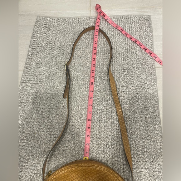 Salvatore Ferragamo Vintage Tan Snake Embossed Leather Round Crossbody Bag Italy - Picture 14 of 15